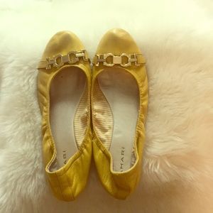TAHARI Yellow flats with gold detail size 9